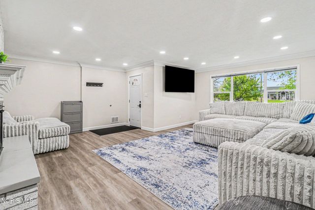 2120 Mathews Road, Northwood, OH 43619
