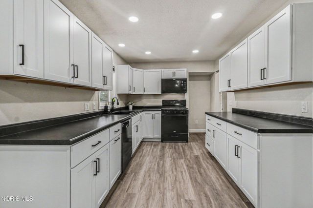 2120 Mathews Road, Northwood, OH 43619