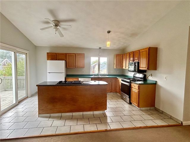14 West Street, Bristol, RI 02809