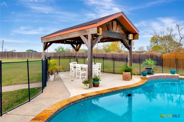 20 Stone Meadow Drive, Victoria, TX 77905