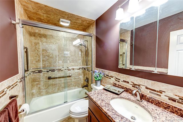 16 Landview Drive, Kings Park, NY 11754