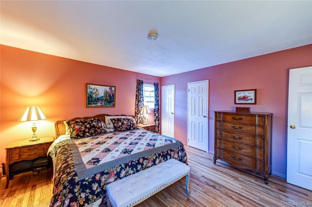 16 Landview Drive, Kings Park, NY 11754