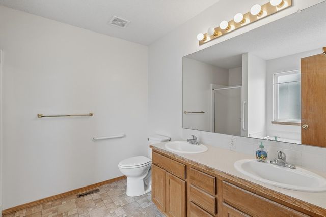 8849 N Hidden Ln, Park City, KS 67147