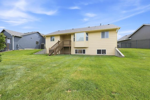 8849 N Hidden Ln, Park City, KS 67147