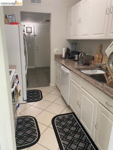 360 N Civic Dr 411, Walnut Creek, CA 94596