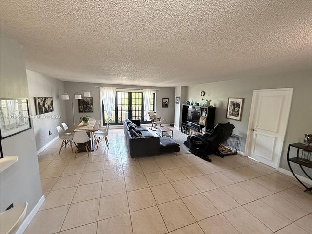 110 Salamanca Ave PH, Coral Gables, FL 33134