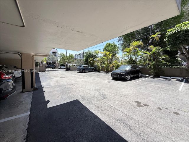 110 Salamanca Ave PH, Coral Gables, FL 33134