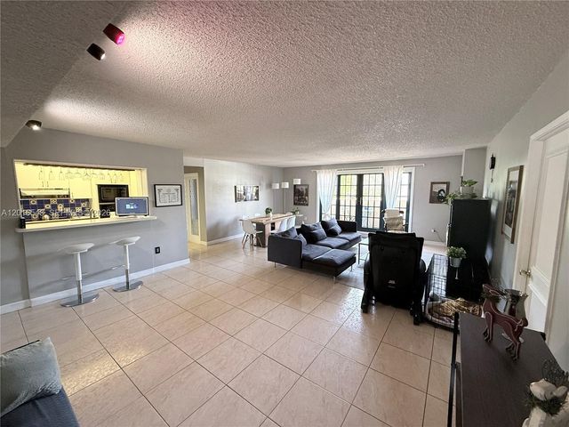 110 Salamanca Ave PH, Coral Gables, FL 33134