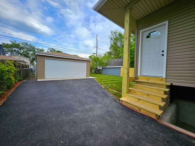 8819 S Carpenter Street, Chicago, IL 60620