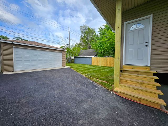 8819 S Carpenter Street, Chicago, IL 60620