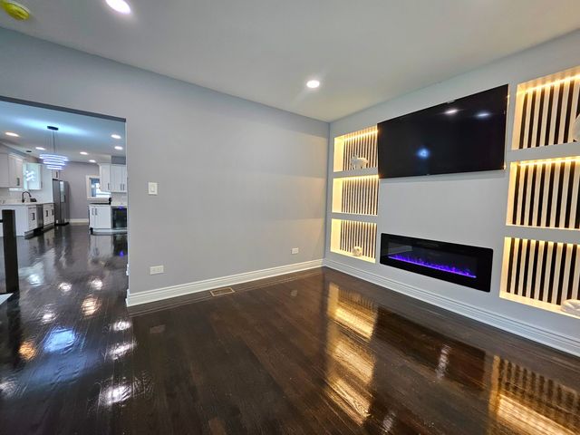 8819 S Carpenter Street, Chicago, IL 60620