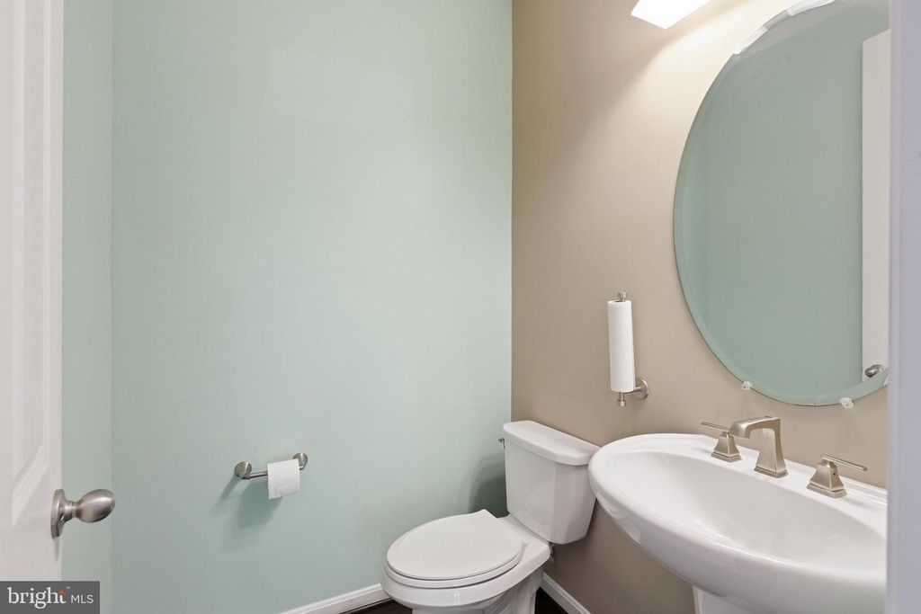 Image 13 of property listing at 8170 VILLAGGIO, Millersville, MD 21108