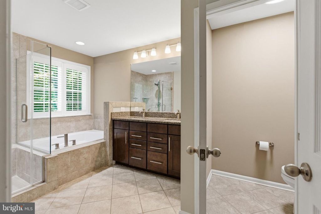 Image 17 of property listing at 8170 VILLAGGIO, Millersville, MD 21108
