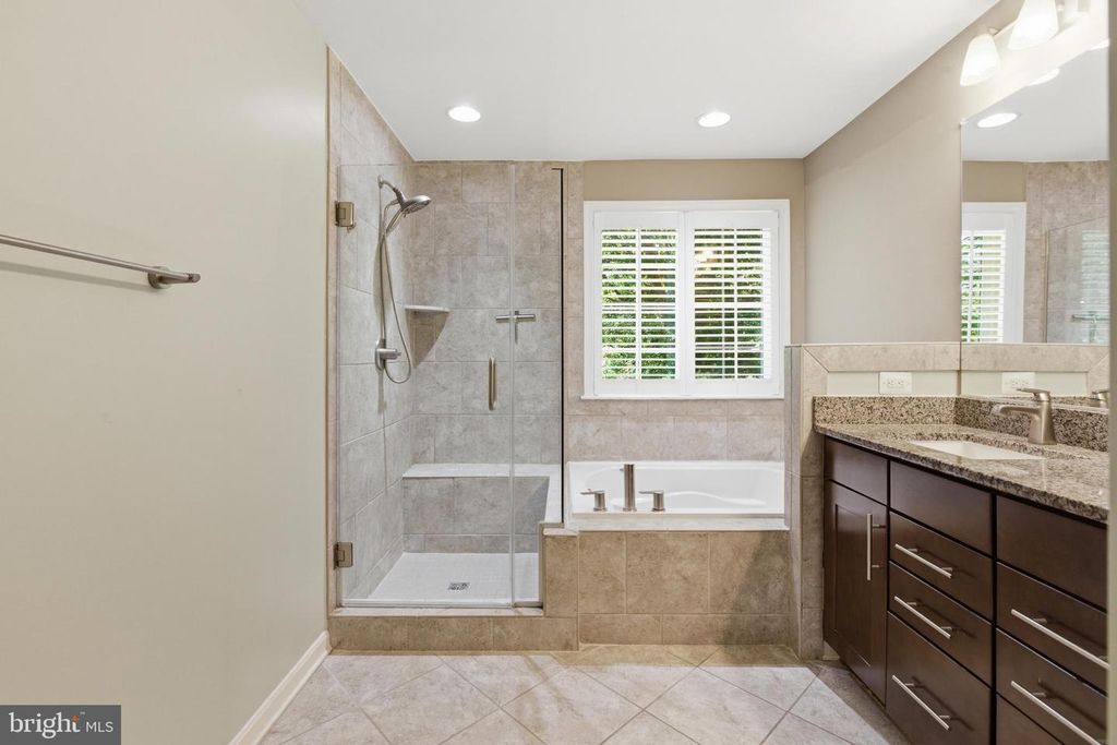 Image 18 of property listing at 8170 VILLAGGIO, Millersville, MD 21108