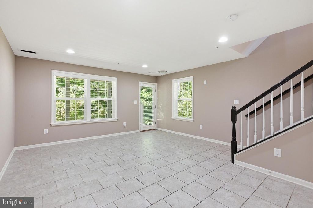Image 27 of property listing at 8170 VILLAGGIO, Millersville, MD 21108