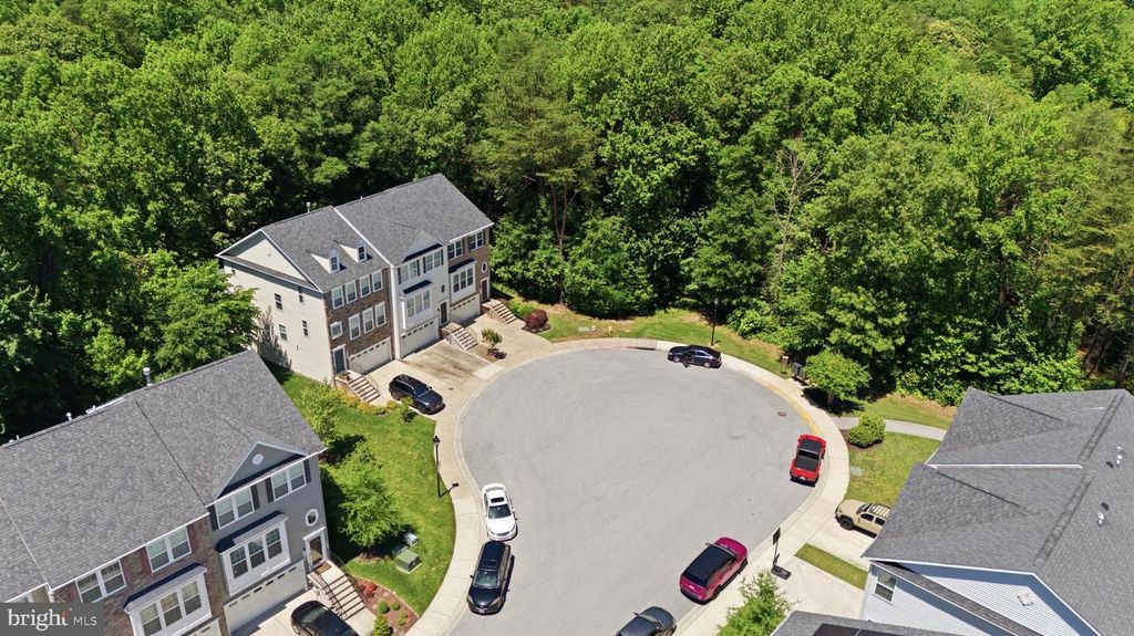 Image 3 of property listing at 8170 VILLAGGIO, Millersville, MD 21108