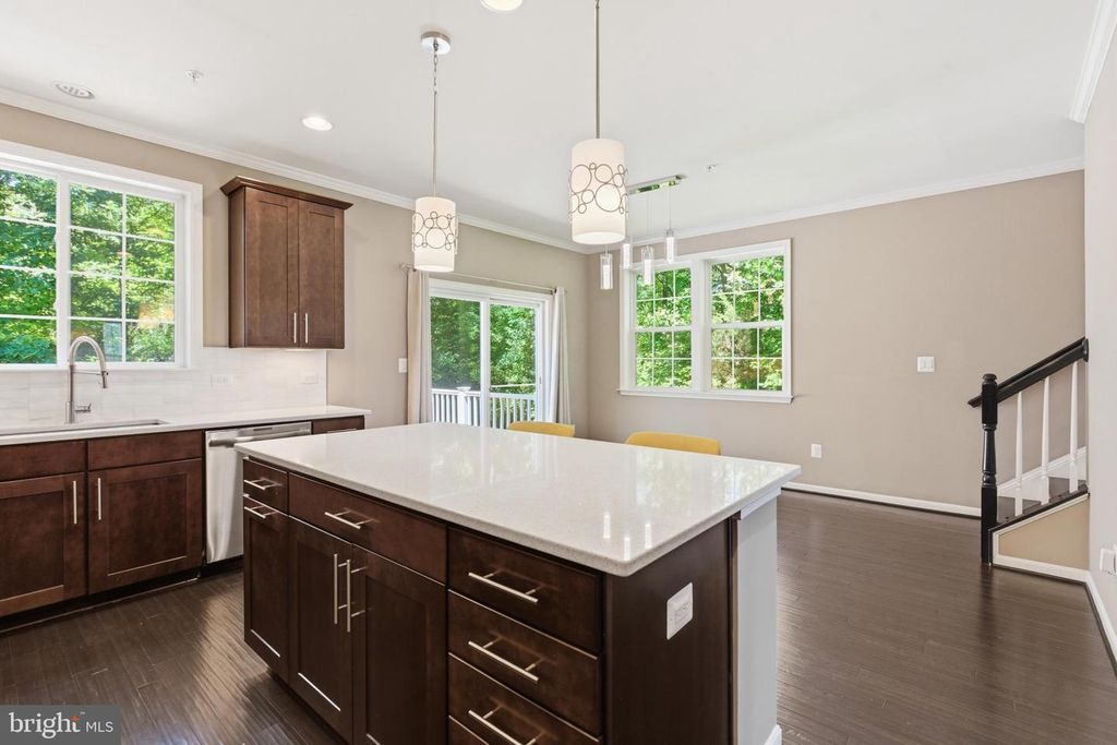 Image 4 of property listing at 8170 VILLAGGIO, Millersville, MD 21108