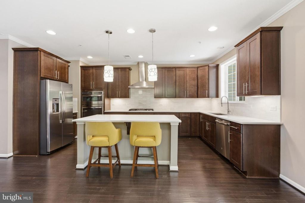 Image 5 of property listing at 8170 VILLAGGIO, Millersville, MD 21108