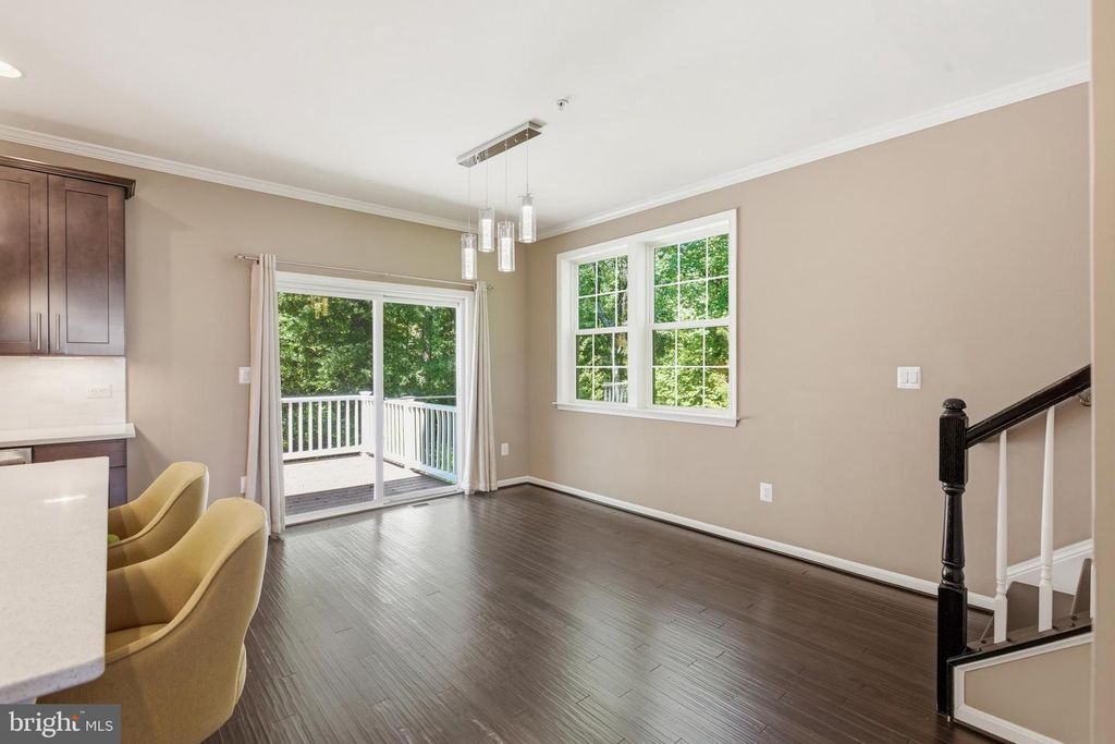 Image 8 of property listing at 8170 VILLAGGIO, Millersville, MD 21108