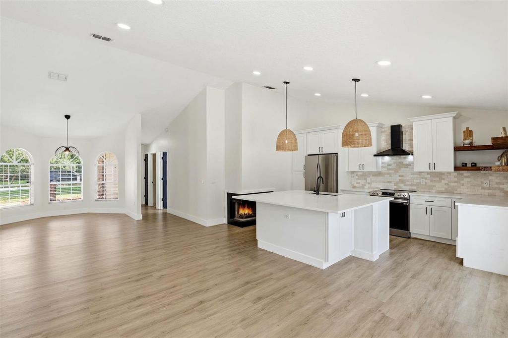 Image 11 of property listing at 248 STERLING ROSE COURT, Apopka, FL 32703