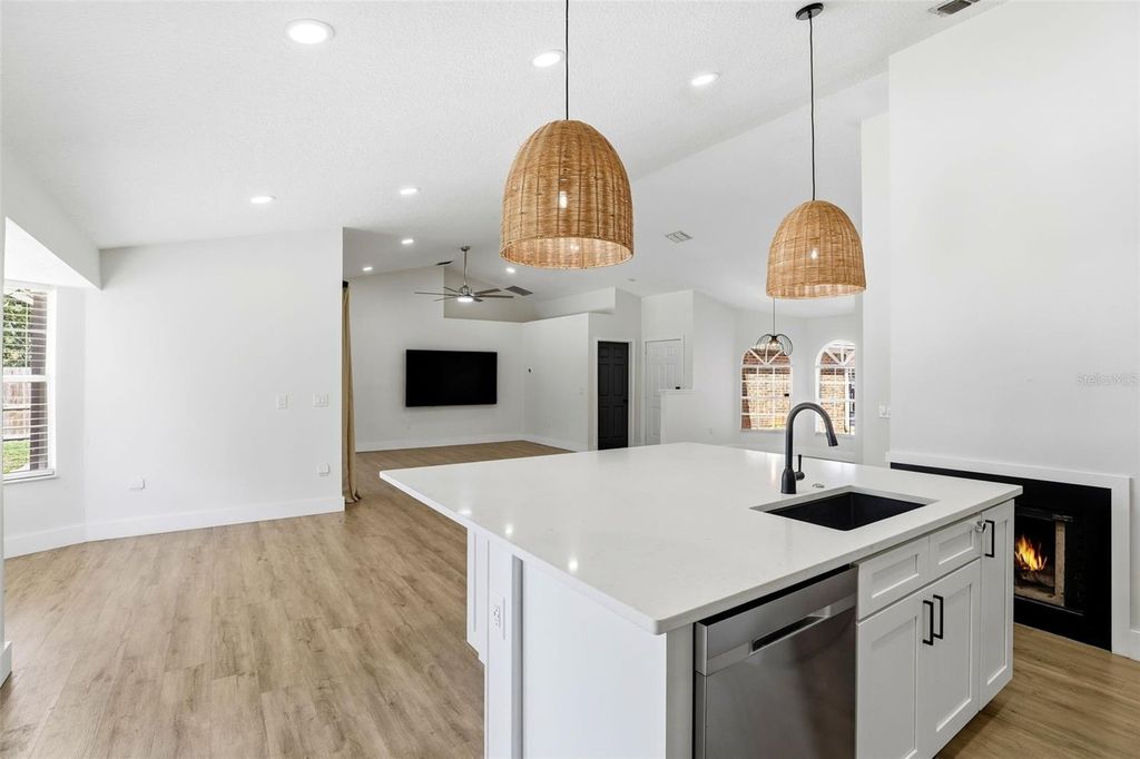 Image 12 of property listing at 248 STERLING ROSE COURT, Apopka, FL 32703