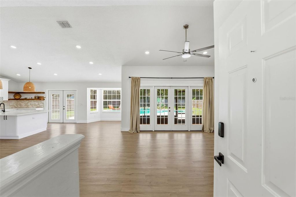 Image 4 of property listing at 248 STERLING ROSE COURT, Apopka, FL 32703