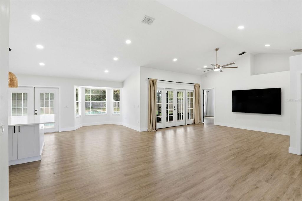 Image 5 of property listing at 248 STERLING ROSE COURT, Apopka, FL 32703