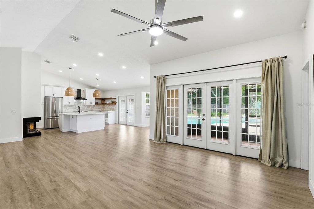 Image 6 of property listing at 248 STERLING ROSE COURT, Apopka, FL 32703