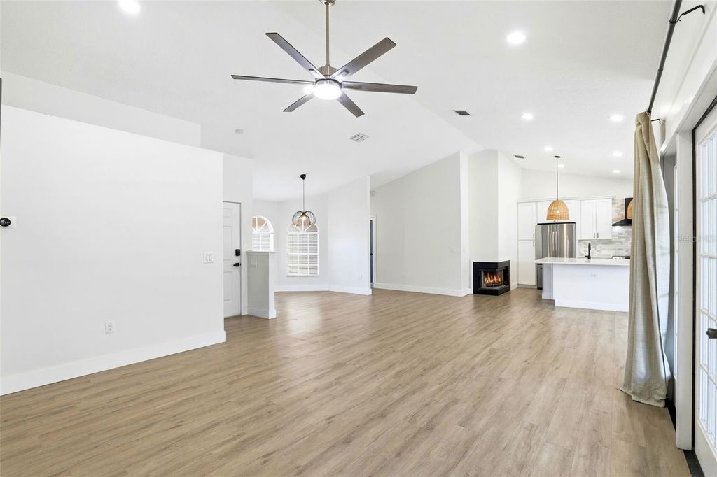 Image 8 of property listing at 248 STERLING ROSE COURT, Apopka, FL 32703