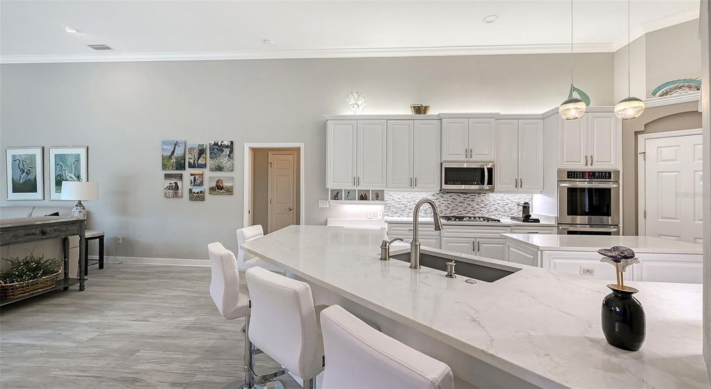 Image 14 of property listing at 7310 CHATSWORTH COURT, University Park, FL 34201