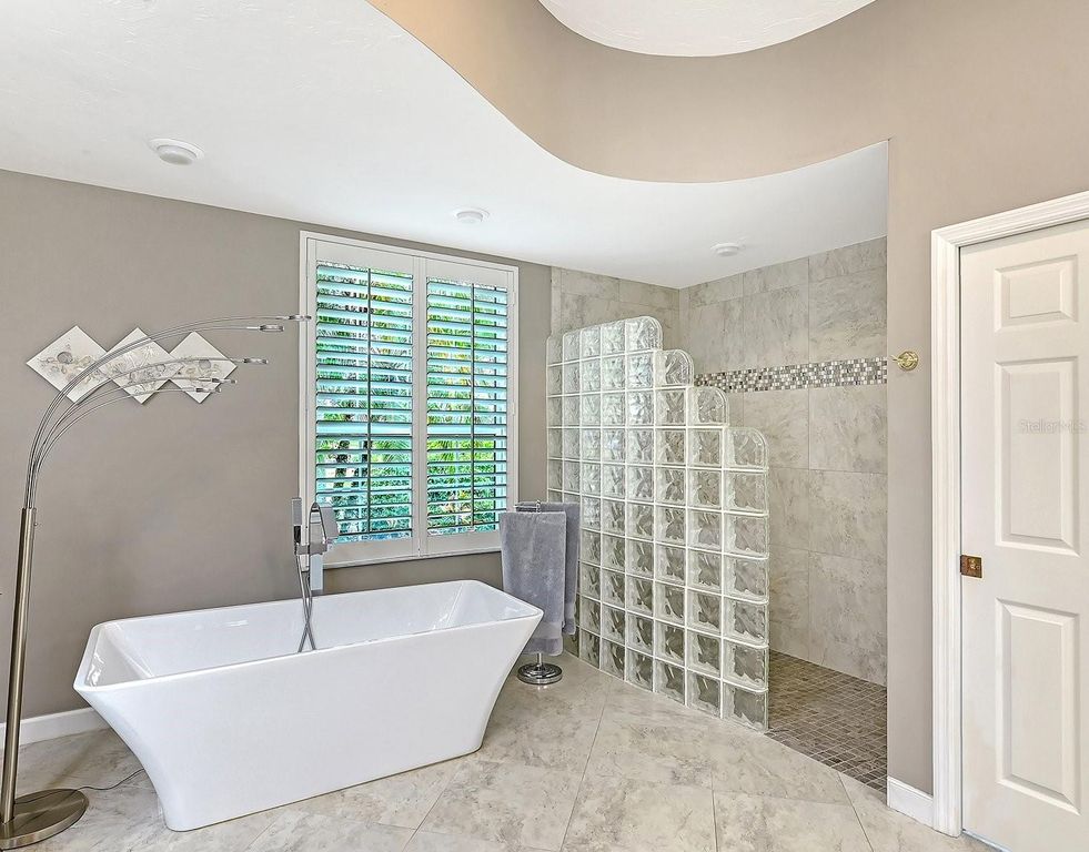 Image 24 of property listing at 7310 CHATSWORTH COURT, University Park, FL 34201