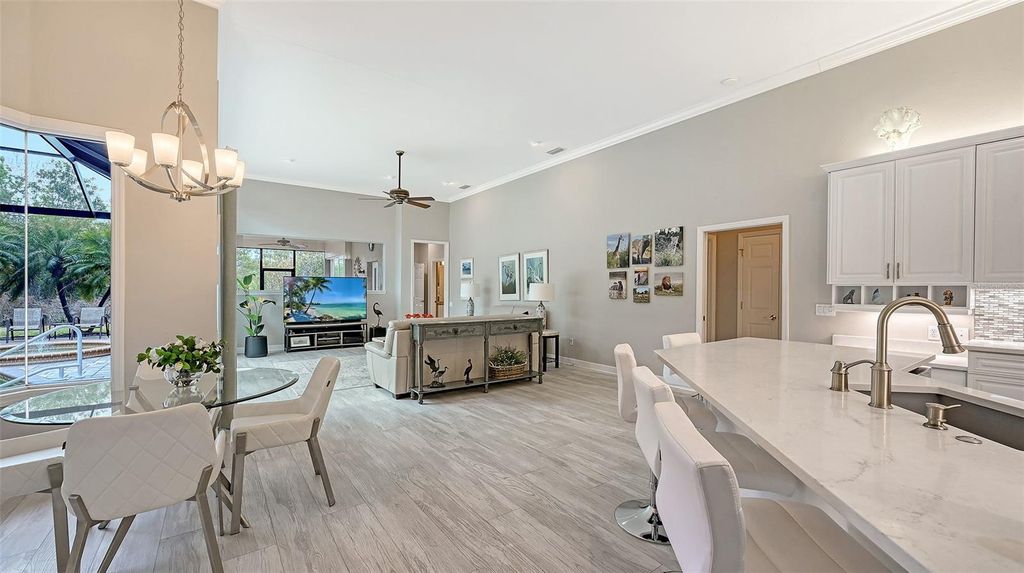 Image 10 of property listing at 7310 CHATSWORTH COURT, University Park, FL 34201