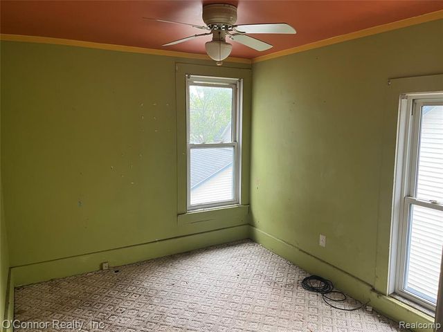 1124 Pine Street, Port Huron, MI 48060