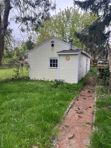 1124 Pine Street, Port Huron, MI 48060