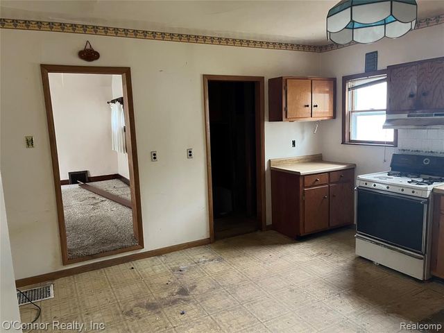 1124 Pine Street, Port Huron, MI 48060