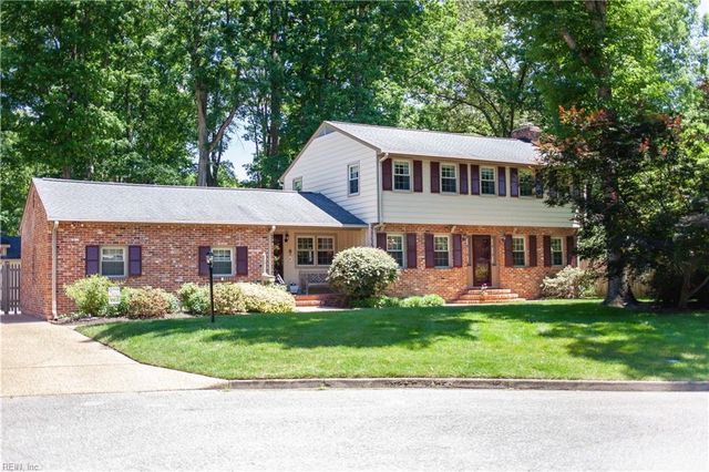 8 Bradford CIR, Newport News, VA 23602