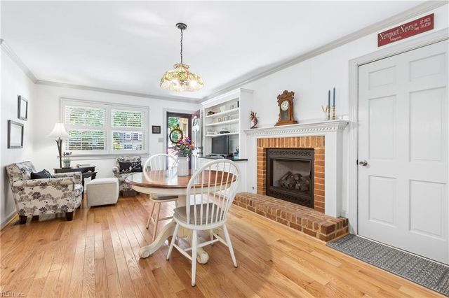 8 Bradford CIR, Newport News, VA 23602