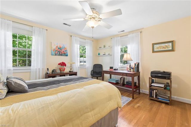8 Bradford CIR, Newport News, VA 23602