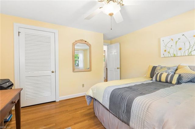 8 Bradford CIR, Newport News, VA 23602