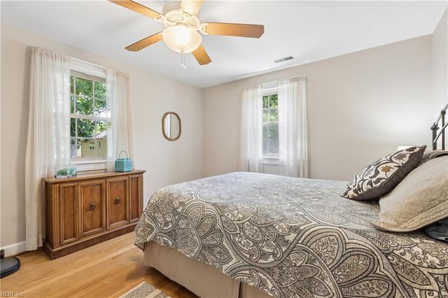 8 Bradford CIR, Newport News, VA 23602
