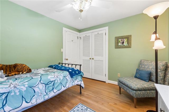 8 Bradford CIR, Newport News, VA 23602