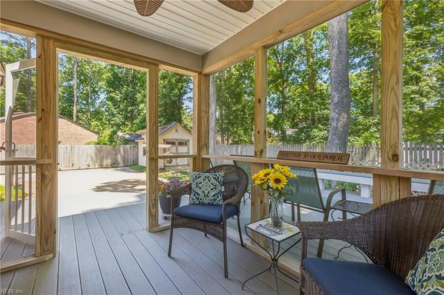 8 Bradford CIR, Newport News, VA 23602