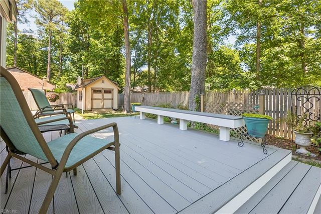 8 Bradford CIR, Newport News, VA 23602