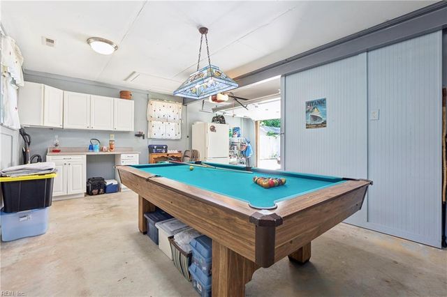 8 Bradford CIR, Newport News, VA 23602