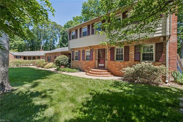 8 Bradford CIR, Newport News, VA 23602