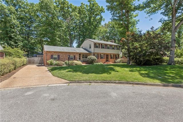 8 Bradford CIR, Newport News, VA 23602