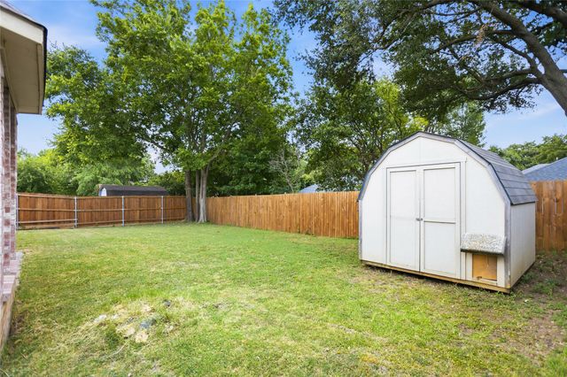 6808 Greenleaf Drive, North Richland Hills, TX 76182