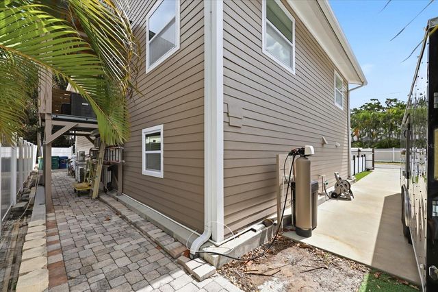 13400 74TH AVENUE, Seminole, FL 33776