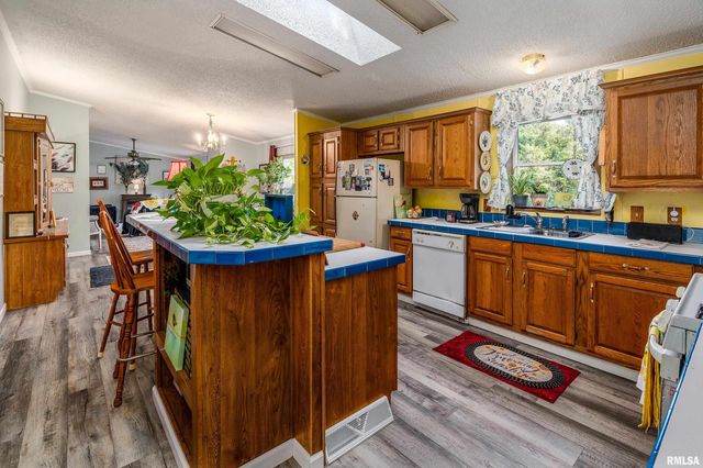 375 Lakota Way, Carbondale, IL 62902