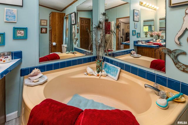 375 Lakota Way, Carbondale, IL 62902